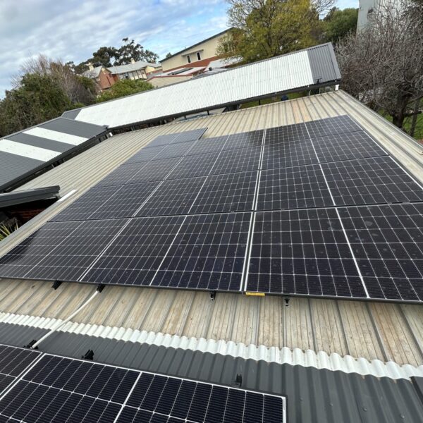 17.6 kW Solar and 12.8 kWh Battery Installation in Nailsworth, SA