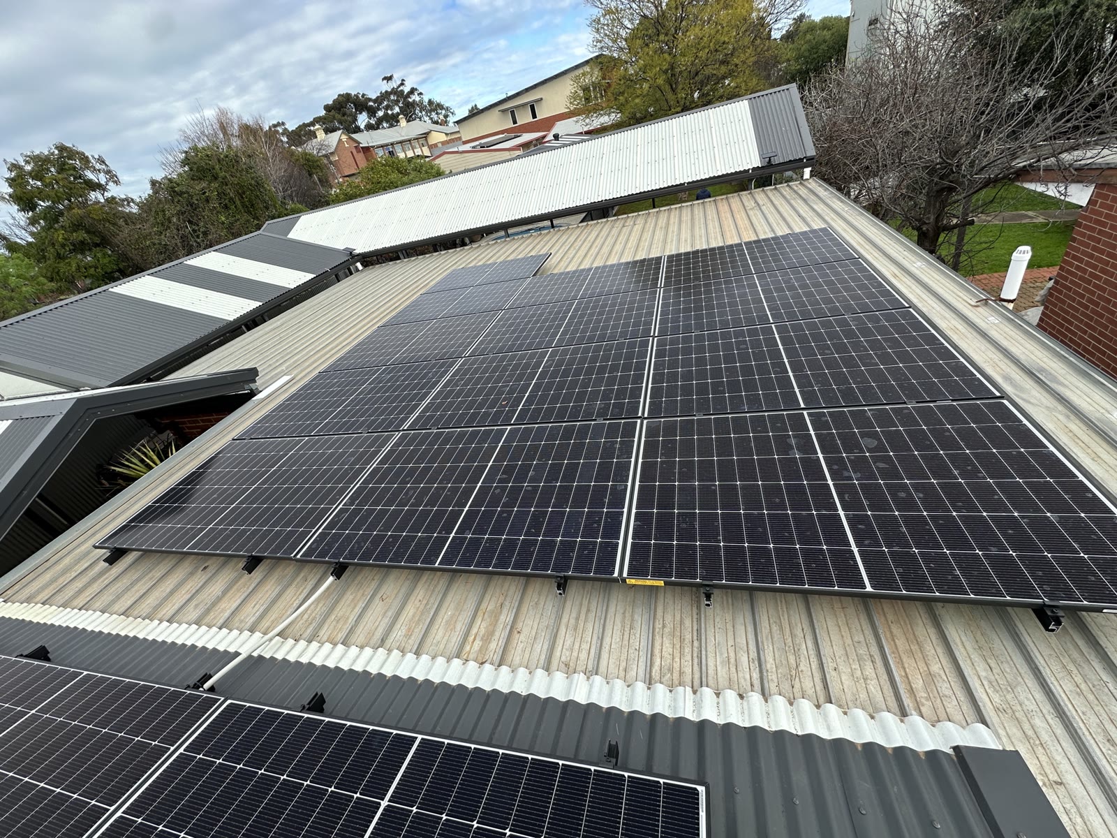 17.6 kW Solar and 12.8 kWh Battery Installation in Nailsworth, SA