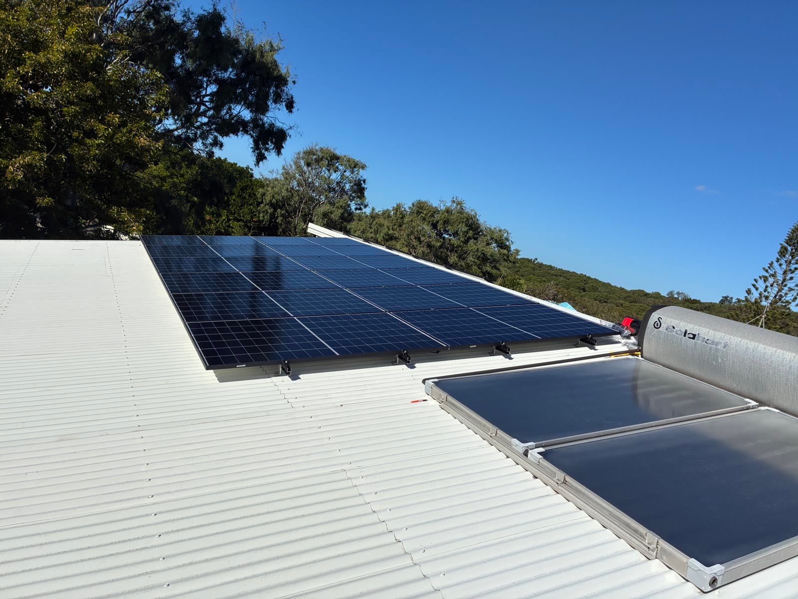 11.4 kW Solar and 24.96 kWh Battery Installation in Castaways Beach, QLD